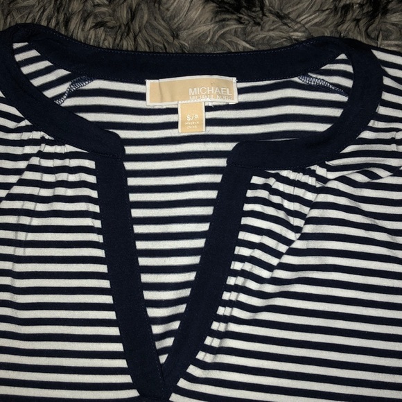 Micheal Kors flowy top - Picture 2 of 5